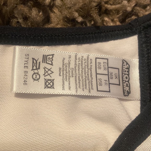 Shock Absorber Sports Bra - Picture 3 of 3